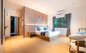 Selina Place Hotel